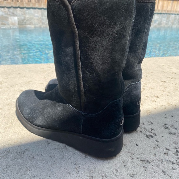 UGG Women's Black Winter Boots women’s size 6.5 - Picture 3 of 8
